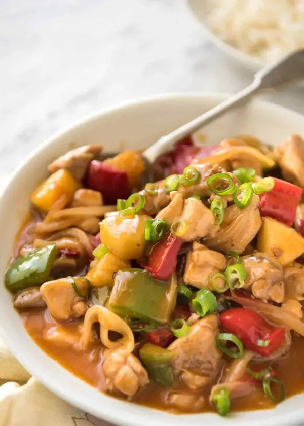 Bright and colourful, this Sweet and Sour Chicken Stir Fry is made with a sauce that rivals the best Chinese restaurants! recipetineats.com